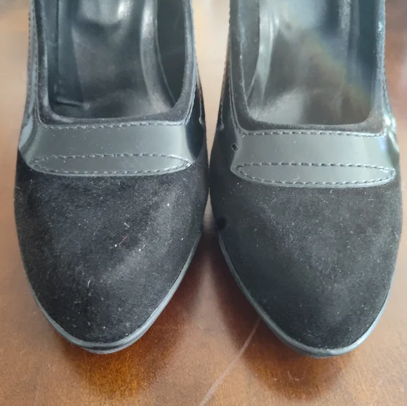 Tod's Black Leather and Suede Heels - Picture 6 of 12